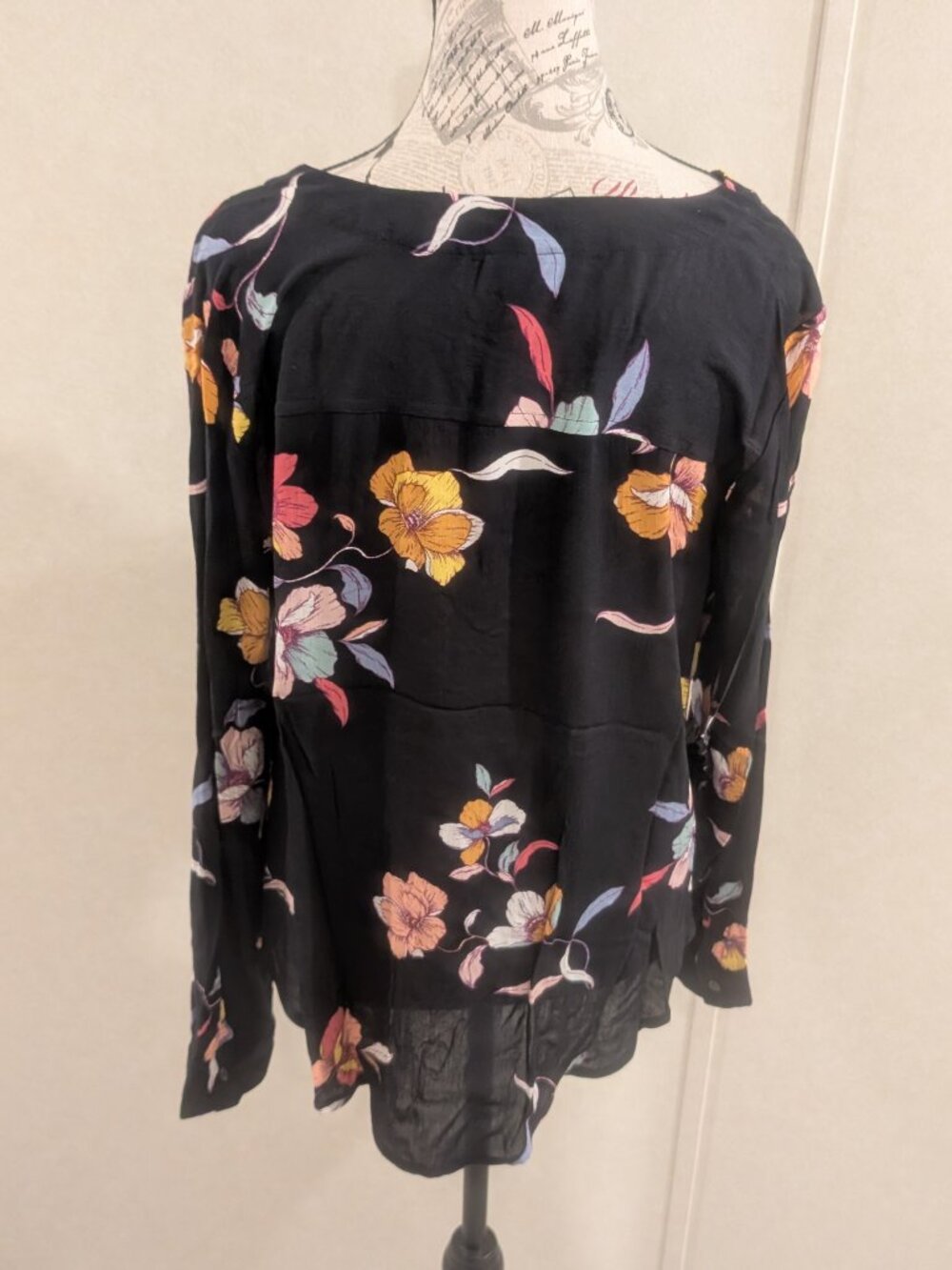 a.n.a Black Floral Wrap Front Tunic Blouse L Rayon V-Neck Surplice Boho - Picture 10 of 10
